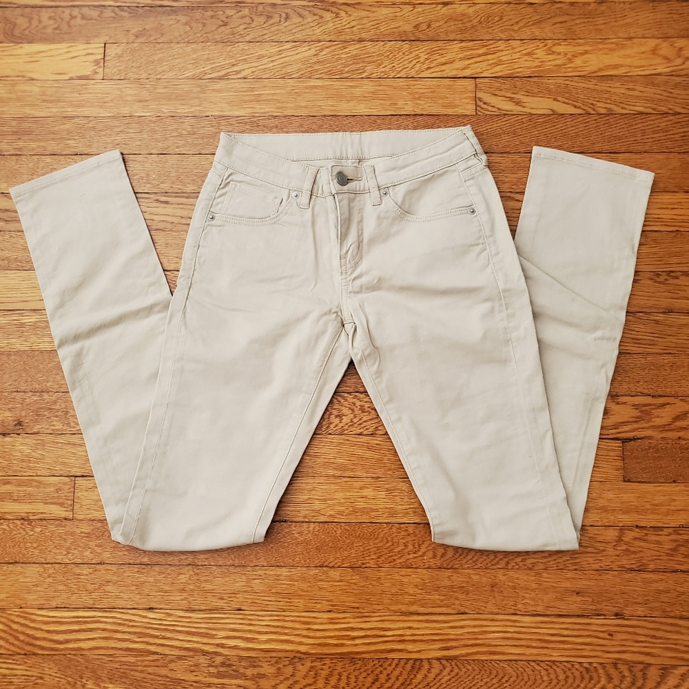 Uniqlo Khaki Skinny Fit Straight Jeans NWOT Sz 23